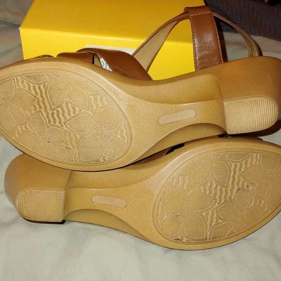 Sandals - Picture 3 of 4